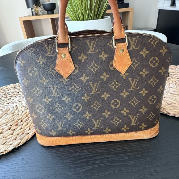 Louie Vuitton Alma PM bag - Picture 2 of 5